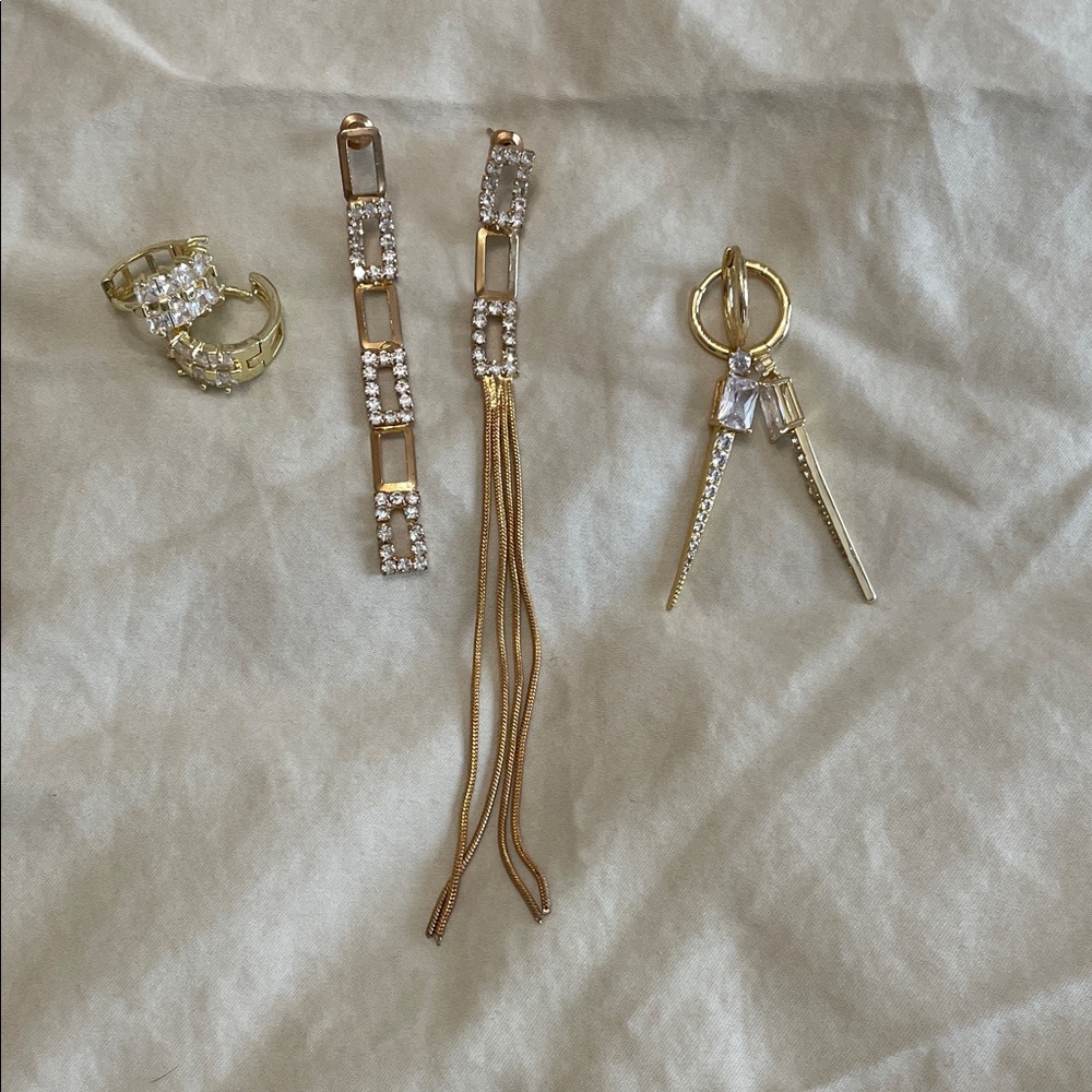 NWT. Gold and Crystal Earing Set